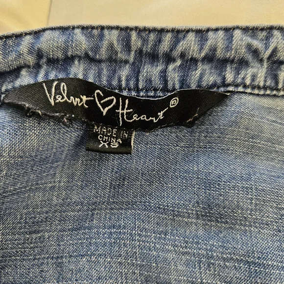 Velvet Heart Long-Sleeved Denim Shirt - Picture 4 of 5
